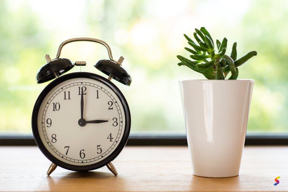 Alarm Clock Meaning Synonyms at Sallie Richardson blog