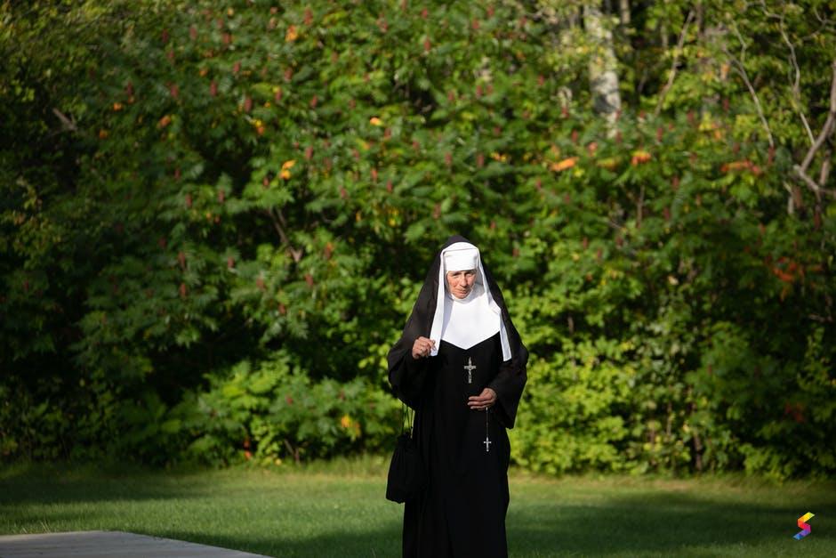 Define Nun, Nun Meaning, Nun Examples, Nun Synonyms, Nun Images, Nun