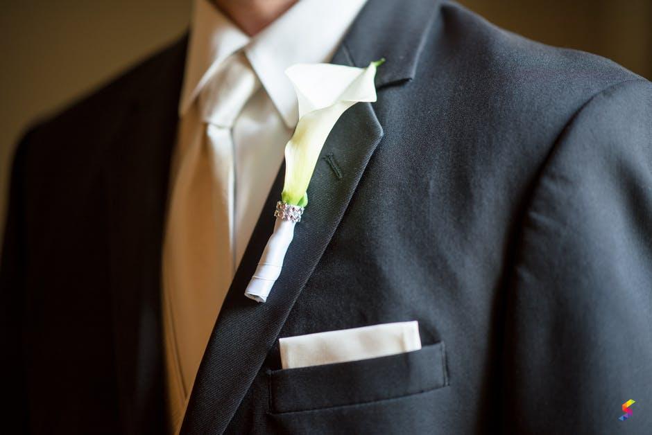 Define Brooch, Brooch Meaning, Brooch Examples, Brooch Synonyms, Brooch