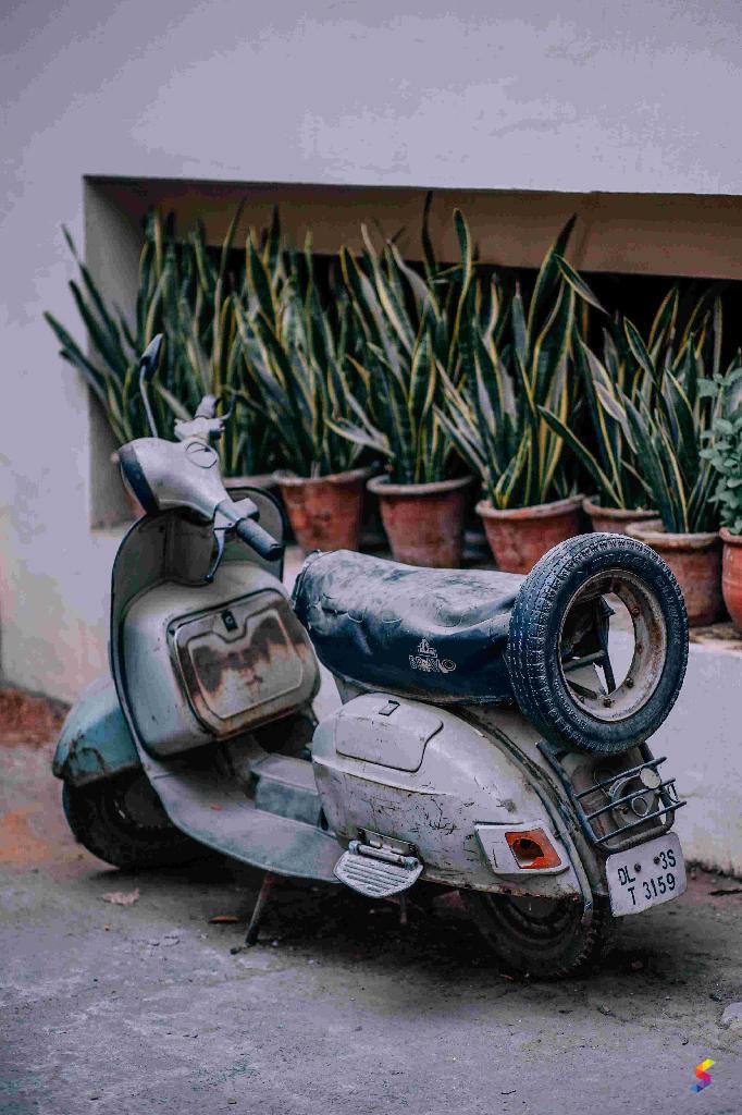 Define Scooter, Scooter Meaning, Scooter Examples, Scooter Synonyms