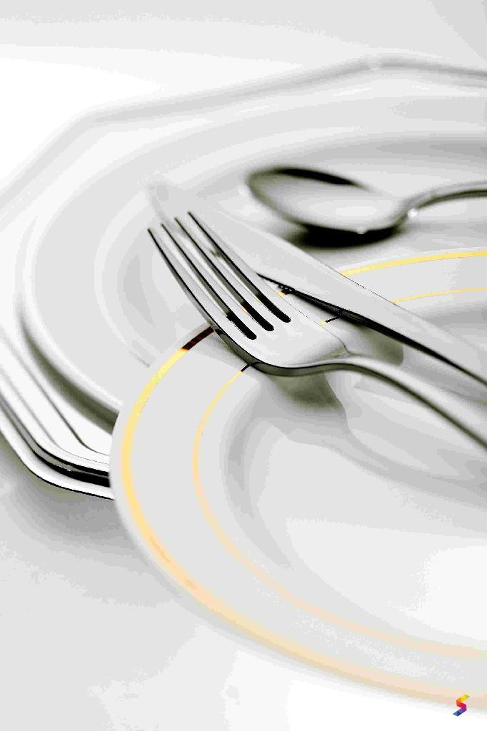 Define Spoon, Spoon Meaning, Spoon Examples, Spoon Synonyms, Spoon
