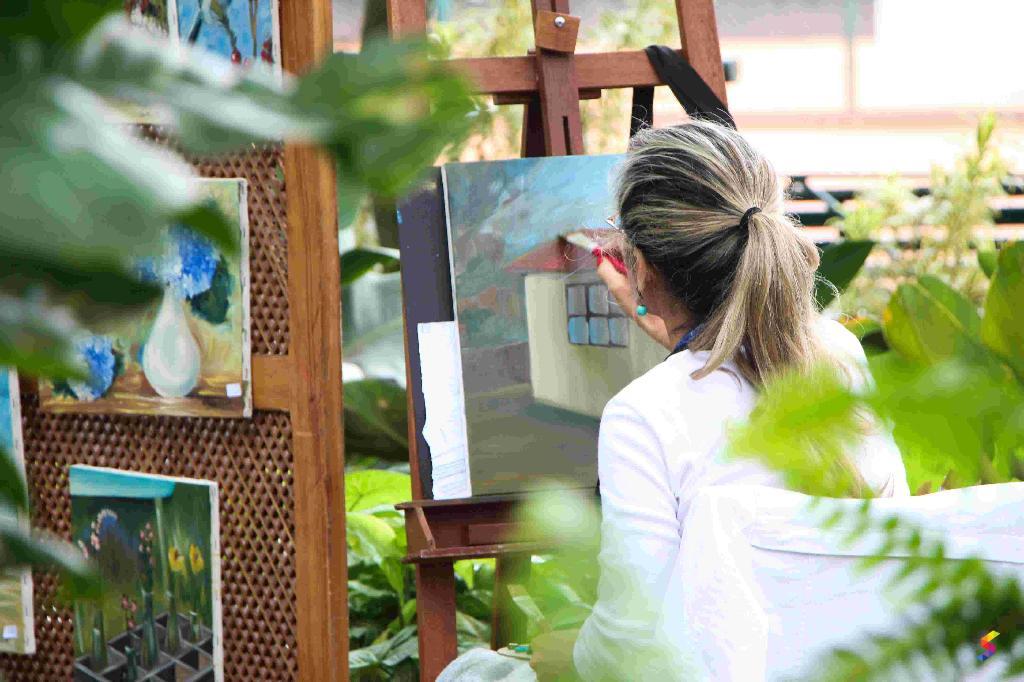 Define Painter Painter Meaning Painter Examples Painter Synonyms