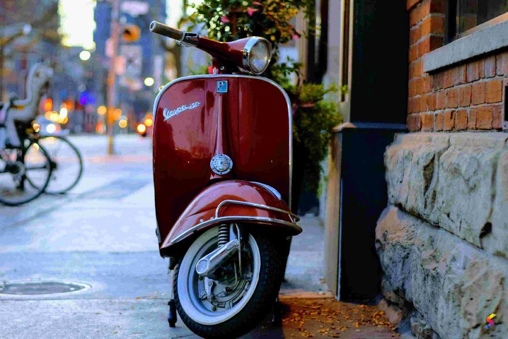 Define Scooter, Scooter Meaning, Scooter Examples, Scooter Synonyms