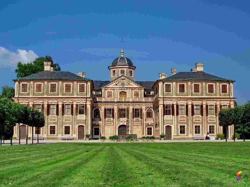 Define Mansion, Mansion Meaning, Mansion Examples, Mansion Synonyms