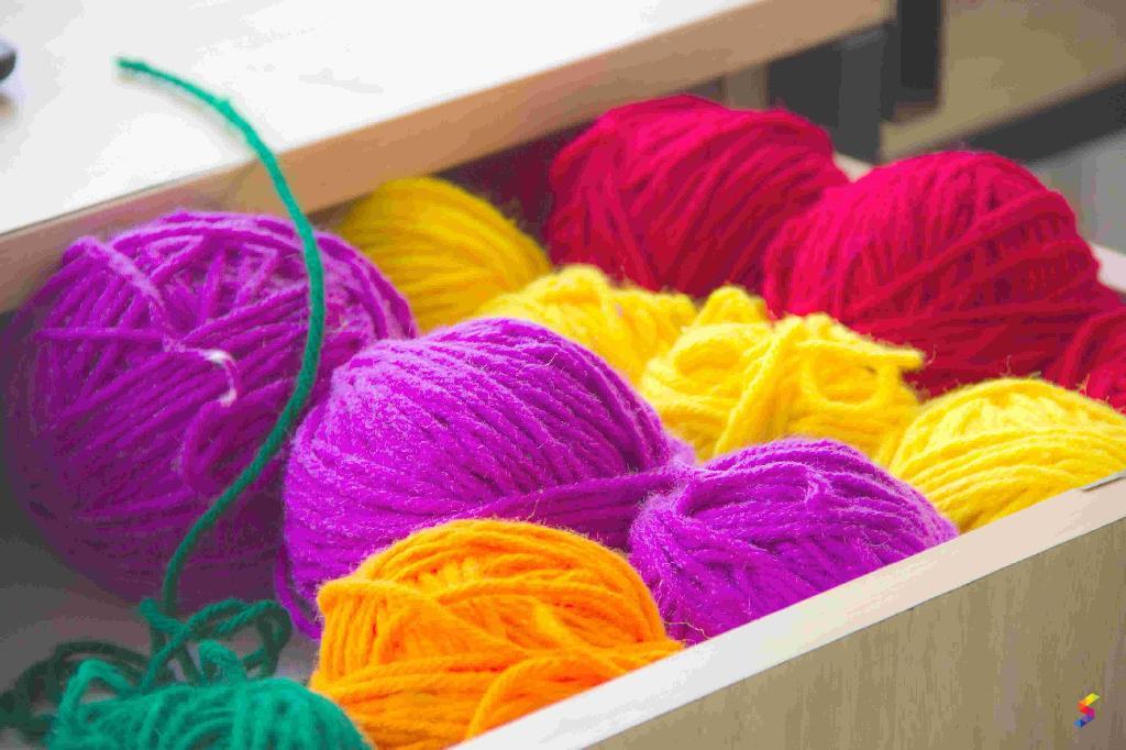 Define Yarn, Yarn Meaning, Yarn Examples, Yarn Synonyms, Yarn Images